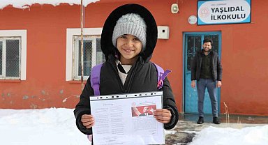 Van'da tek öğrencili okulda karne heyecanı