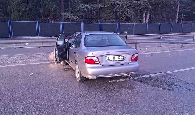 Yağmur sebebiyle kayganlaşan yolda otomobil bariyerlere çarptı: 1 yaralı