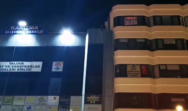 Yalova'da belediye çalışanı işten çıkarılınca çatıya çıktı, işe geri alınınca indi