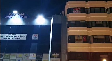 Yalova'da belediye çalışanı işten çıkarılınca çatıya çıktı, işe geri alınınca indi