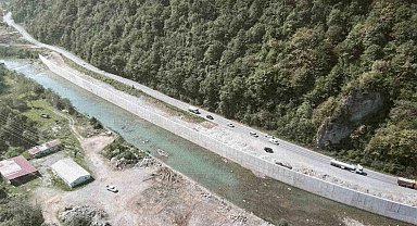 Yapımı devam eden Araklı-Bayburt yolunda incelemelerde bulundu
