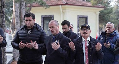 Yaşar Doğu kabri başında dualarla anıldı