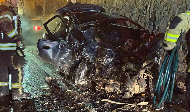 Yeni yılın ilk saatlerinde feci kaza... Ters yönde ilerleyen araç dehşet saçtı: 1 ölü
