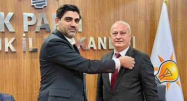 Yeniden Refah'tan istifa edip AK Parti'ye geçti