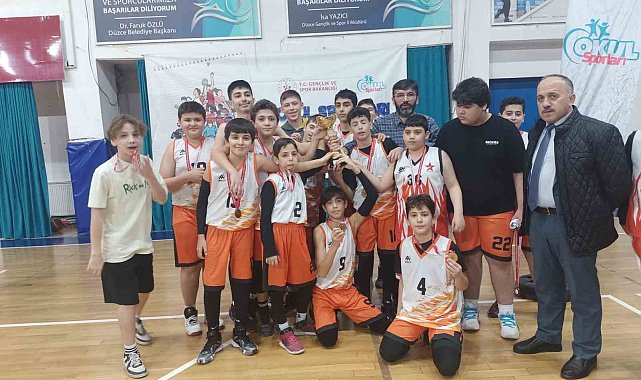 Yıldız basketbolda şampiyon 15 Temmuz Şehitleri Ortaokulu oldu