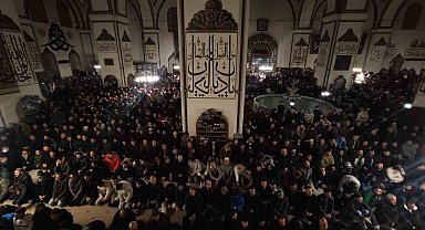 Yılın ilk sabah namazında binlerce vatandaş Ulucami'ye akın etti