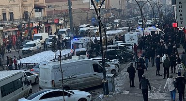Yüksekova'da bıçaklı kavga: 3 yaralı