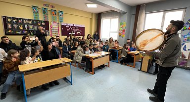 Yüksekova'da halaylı karne dağıtımı