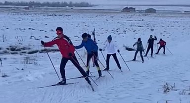 Yüksekovalı sporcular, zorlu şartlara rağmen yarışmaya hazırlanıyor