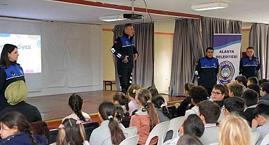 Zabıta personeli öğrencilere mesleğini tanıttı