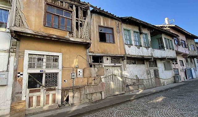 Zile'deki metruk yapılar korkuya sebep oluyor