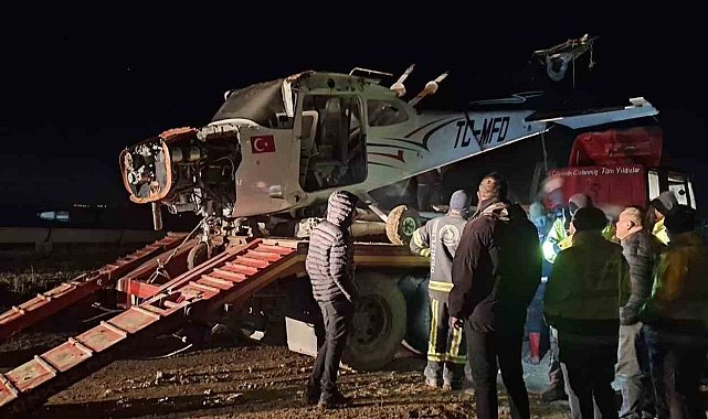 Zorunlu iniş yapan eğitim uçağının enkazı kaldırıldı