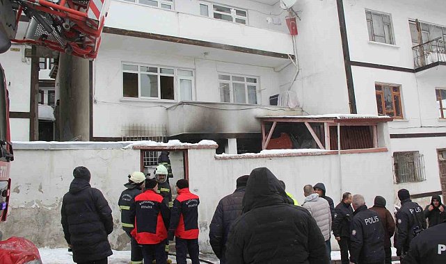 12 yaşındaki çocuğun dikkati faciayı önledi, çıkan yangında 2 kişi dumandan etkilendi