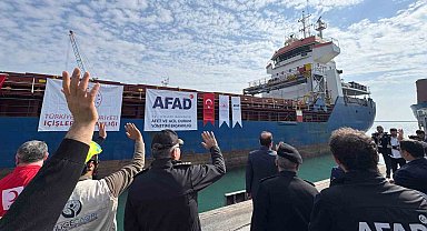 15. "İyilik Gemisi" Gazze'ye uğurlandı