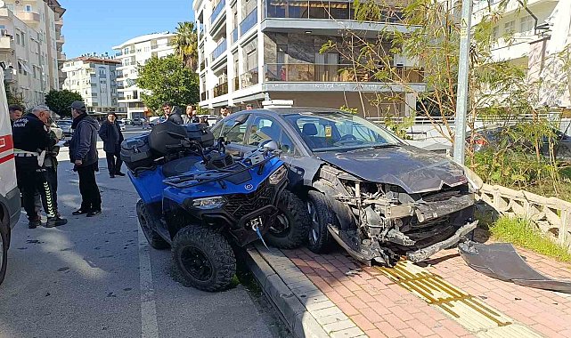 16 yaşındaki sürücünün kullandığı ATV otomobille çarpıştı: 2 yaralı
