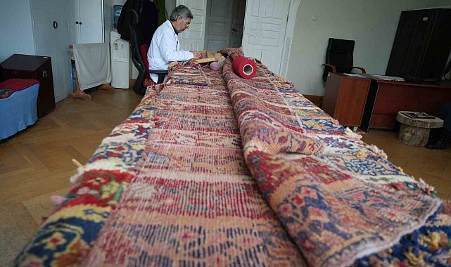 200 yıllık saray halıları usta ellerde yeniden hayat buluyor