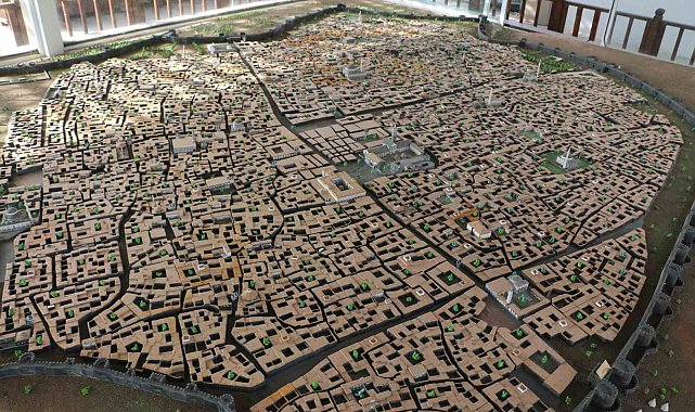 21 yıl, 21 günde yapılan Sur maketine yoğun ilgi