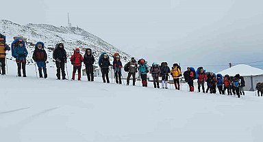35 dağcı Süphan Dağı'na zirve yapamadan döndü