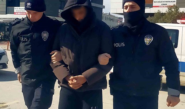 'Eve neden geç geldin' diyen babasını bıçakladı