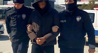 'Eve neden geç geldin' diyen babasını bıçakladı