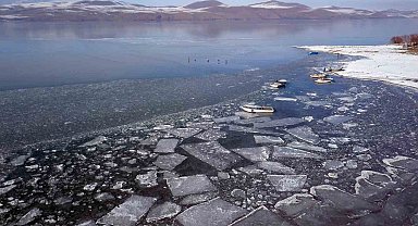 40 kilometrekarelik alana sahip Nazik Gölü dondu