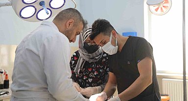 5 bacaklı dünyaya gelen kuzunun bir ayağı başarılı bir ameliyat ile alındı