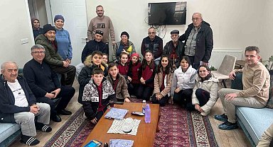 75. Yıl Ortaokulu öğrencilerinden huzurevi sakinlerine anlamlı ziyaret