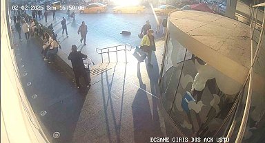 Adana'da AVM'nin havalandırma boşluğunda saklanan soyguncunun o anları güvenlik kameralarına yansıdı