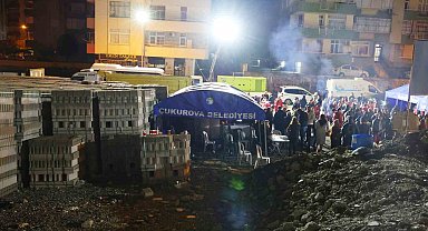 Adana'da depremlerde 13 bina yıkılırken, 418 kişi hayatını kaybetti