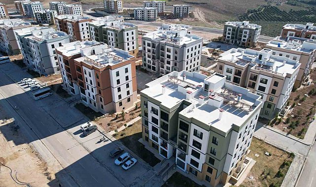 Adana'da depremzedeler için yapılan TOKİ konutlarının inşası sürüyor