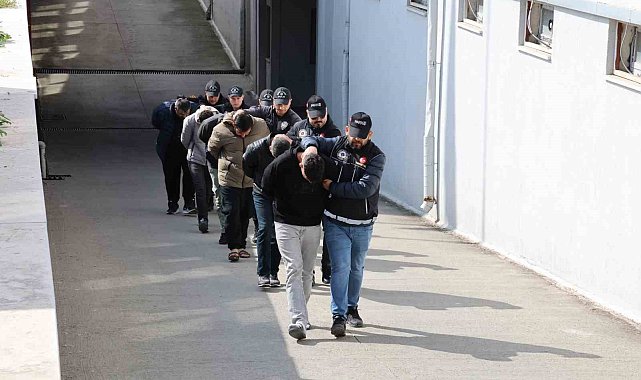 Adana'da suçüstü yakalanan 4 torbacı tutuklandı