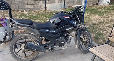 Adıyaman polisi çalınan motosiklet sahibine teslim etti