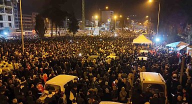Adıyaman'da binlerce kişi deprem şehitlerini andı