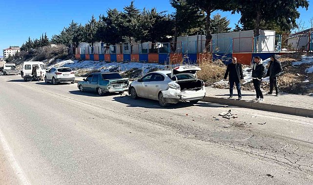 Adıyaman'da zincirleme trafik kazasında 1 kişi yaralandı