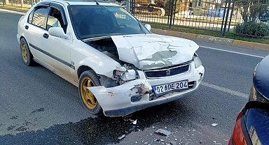 Adıyaman'da zincirleme kaza: 4 araç hurdaya döndü