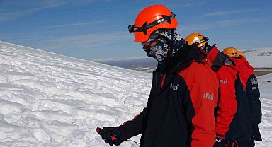 AFAD'dan 'yaşam sinyal cihazı' ile çığ tatbikatı