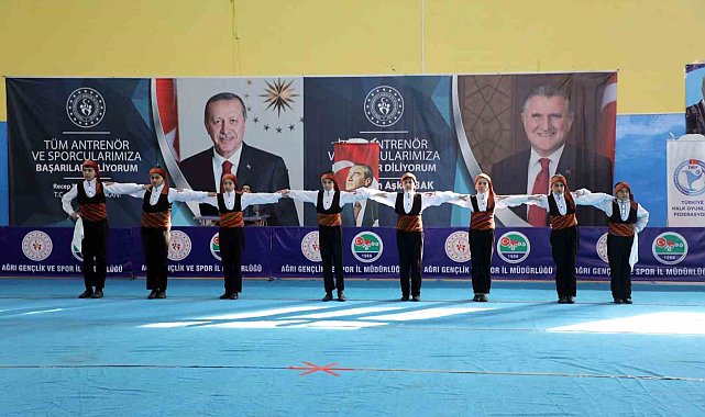 Ağrı'da Halk Oyunları İl Birinciliği yarışmaları düzenlendi