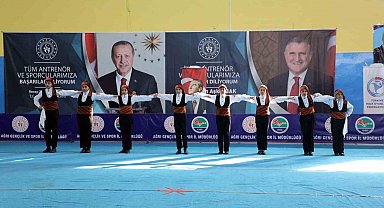 Ağrı'da Halk Oyunları İl Birinciliği yarışmaları düzenlendi
