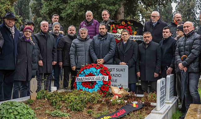 Ahmet Suat Özyazıcı kabri başında anıldı