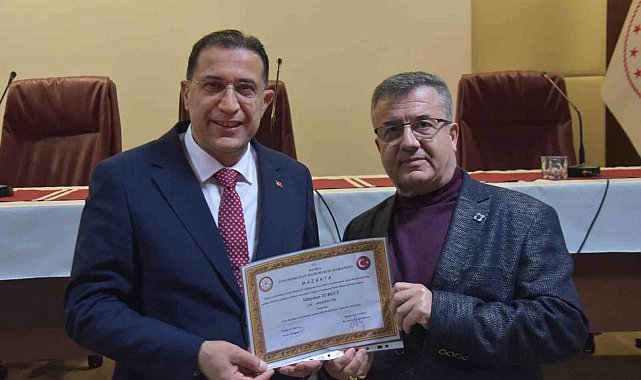 AK Parti İl Başkanı Turgut mazbatasını aldı