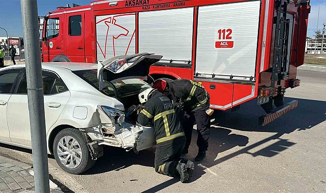 Aksaray'da hafif ticari araç ile otomobil çarpıştı: 1 yaralı