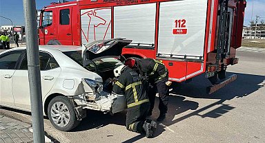Aksaray'da hafif ticari araç ile otomobil çarpıştı: 1 yaralı