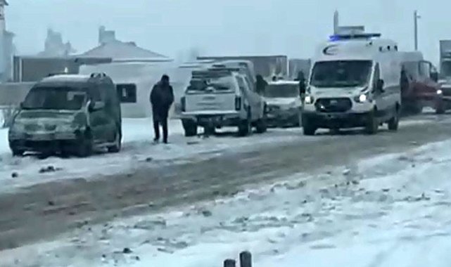 Aksaray'da işçi servisi devrildi: 15 yaralı