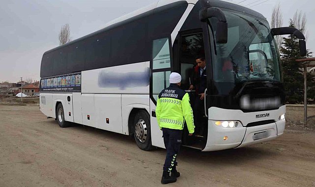 Aksaray'da sivil trafik jandarmaları yolcu otobüslerini denetledi