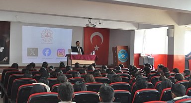Akyaka Kaymakamı Demirtaş kariyer günlerinde öğrencilerle buluştu
