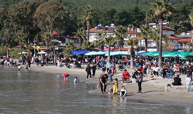 Akyaka'da yazdan kalma gün yaşandı, sahiller doldu taştı