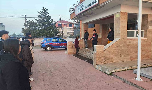 Alaşehir jandarmasından okul çevreleri ve servislerinde denetim