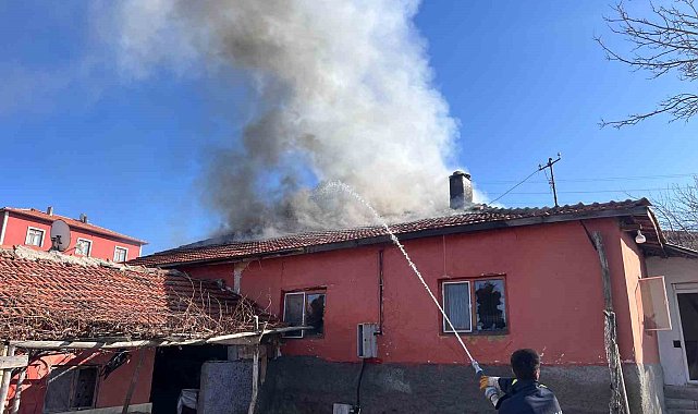 Alevlere teslim olan ev kullanılamaz hale geldi