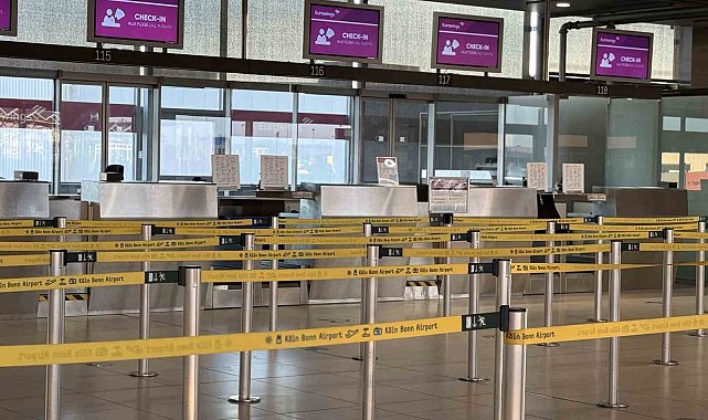 Almanya'nın Düsseldorf ve Köln havaalanlarında grev nedeniyle uçuşlar aksadı