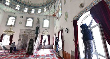 Altıeylül Belediyesi ekiplerinden ibadethane temizliği